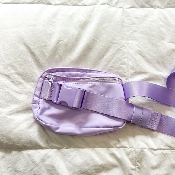 NWOT Lululemon Athletica Everywhere Belt Bag 1L Lavender Frost - Picture 4 of 8